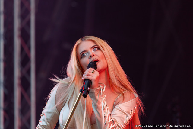 Erika Vikman | Erika Vikman Ruisrockissa 2025